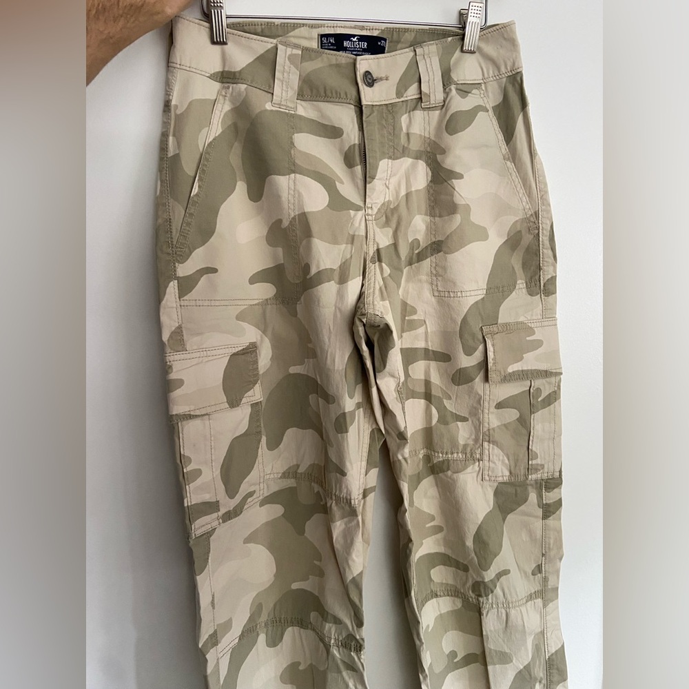 Hollister High Rise Vintage Baggy Tan Camo Cargo Pants Size 4L